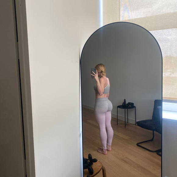 GymShark Light Grey/Light Pink 3 Piece Set: Crop Top, Sports Bra, and Leggings - Picture 5 of 10